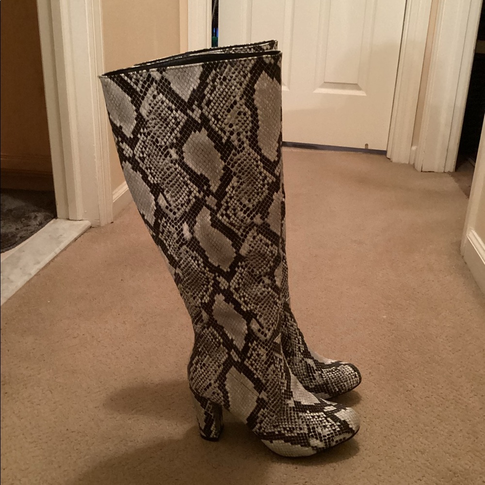 Rouge, Black Snake-Print Boots, Size 9